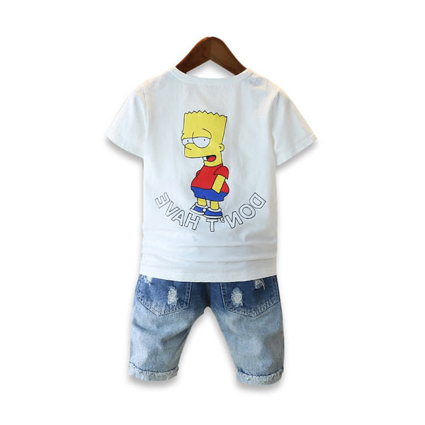 Modern szett fiúknak pólóból és farmerből