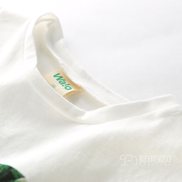 Детски спортен екип за момчета от потник и къси панталони с флорални мотиви 