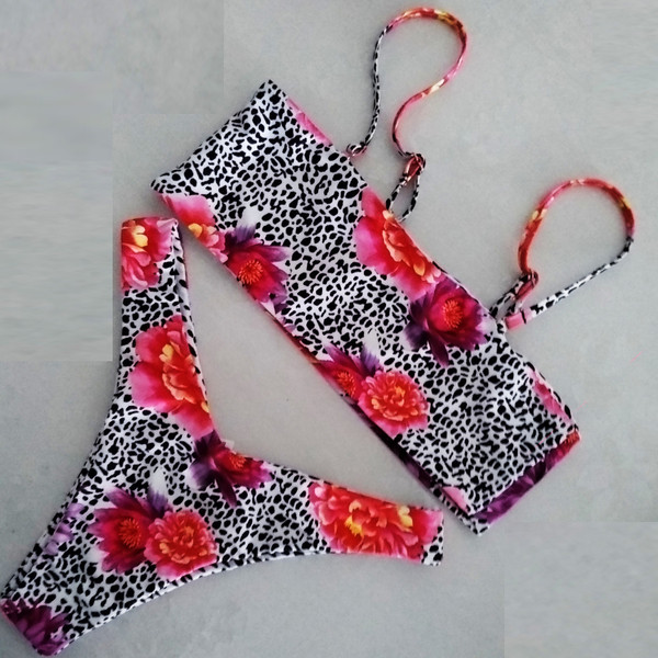 Kétrészes női fürdőruha különböző színekben