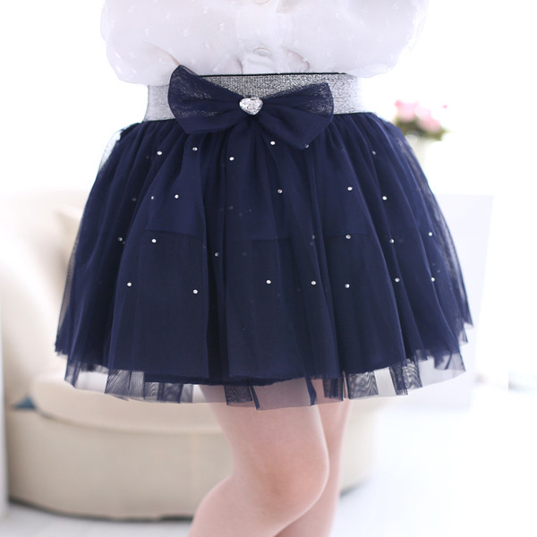 Pecsétes gyerekszoknya világos színekben, béléssel és szalagos elemmel