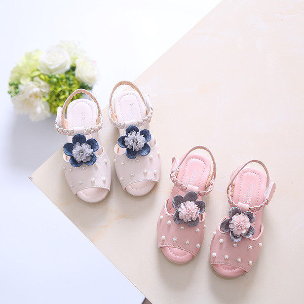 Stílusos gyerekszandál lányoknak virágmotívummal és gyöngyökkel, két színben