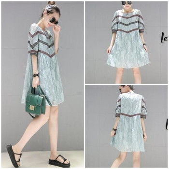 Κομψό γυναικείο φόρεμα σε ένα ελεύθερο μοτίβο μήκος γόνατο και 3/4 μανίκια