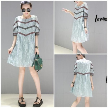 Κομψό γυναικείο φόρεμα σε ένα ελεύθερο μοτίβο μήκος γόνατο και 3/4 μανίκια