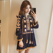 Nyári női ruha hosszú ujjal, szabad stílusban, etnikai motívumokkal