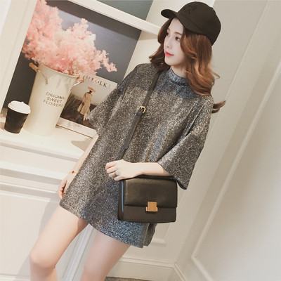 Κομψό γυαλιστερό γυναικείο φόρεμα με 3/4 μανίκια σε χαλαρό ύφος