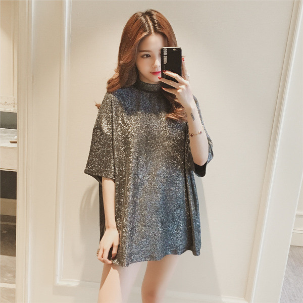 Κομψό γυαλιστερό γυναικείο φόρεμα με 3/4 μανίκια σε χαλαρό ύφος