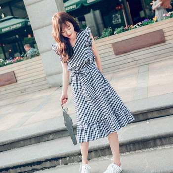 Modern lezser női hosszú ruha fodrokkal és kockás övvel