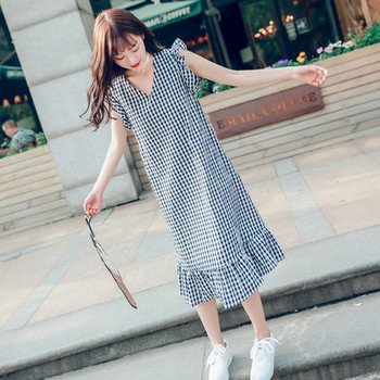 Modern lezser női hosszú ruha fodrokkal és kockás övvel