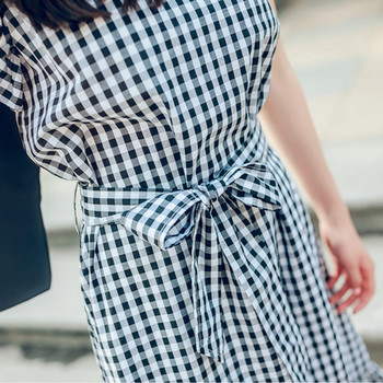 Modern lezser női hosszú ruha fodrokkal és kockás övvel