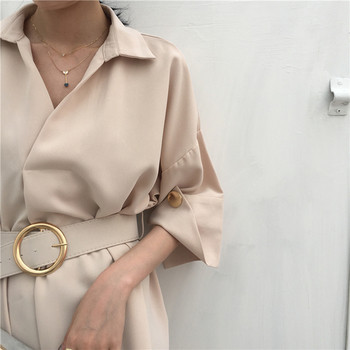 Elegáns női ruha széles modellben, bézs V-nyakkal