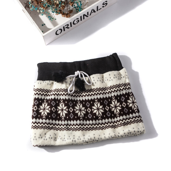 Детска пола в три цвята с връзки и пух