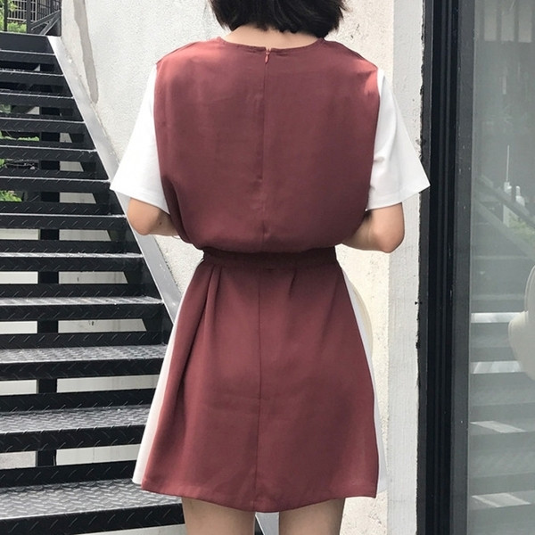 Απαλό γυναικείο φόρεμα μικρού ύφους