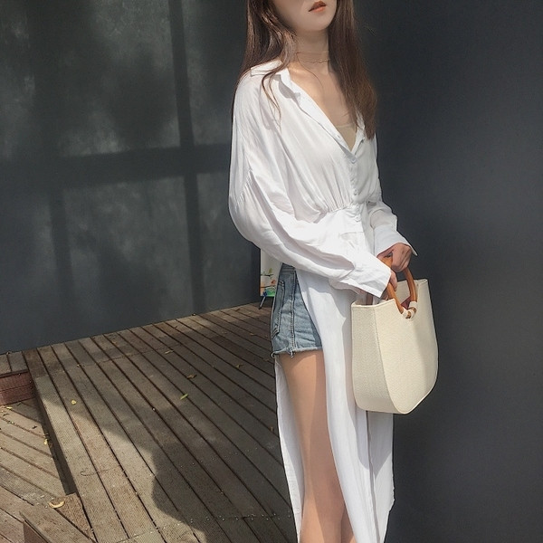 Lezser hosszú, fehér színű női ing, mindennapi használatra