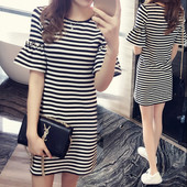 Rochie sport de dama in dungi in doua modele potrivita pentru utilizarea de zi cu zi