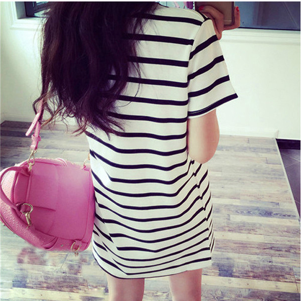 Rochie sport de dama in dungi in doua modele potrivita pentru utilizarea de zi cu zi