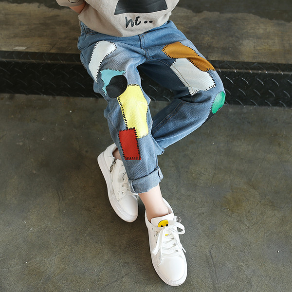 Blugi copii pentru fete de culoare deschisa cu motive colorate