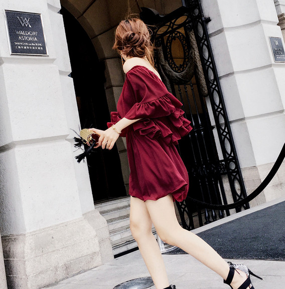 Κομψό γυναικέιο φόρεμα  σε ευρύ μοτίβο