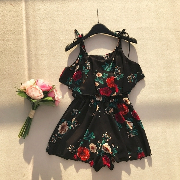 Salopetă scurtă de damă de vară blândă în trei culori cu imprimeu floral