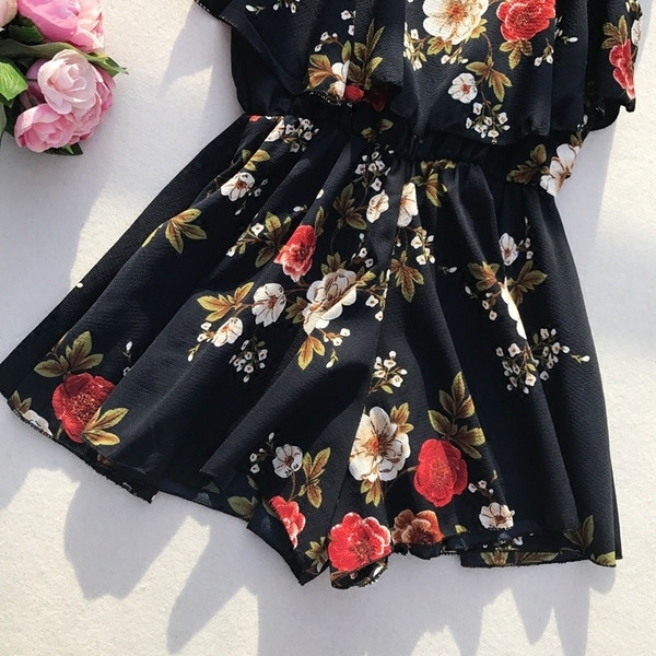 Salopetă scurtă de damă de vară blândă în trei culori cu imprimeu floral