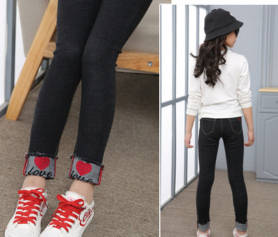 Blugi casual pentru copii in diferite modele cu buzunare