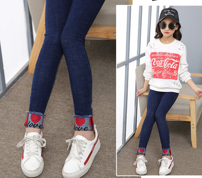 Blugi casual pentru copii in diferite modele cu buzunare