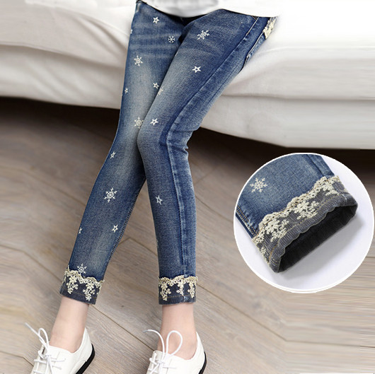 Blugi casual pentru copii in diferite modele cu buzunare