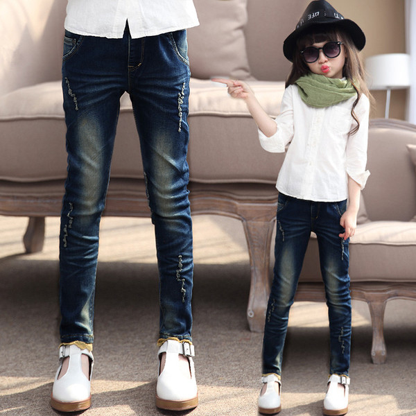 Blugi casual pentru copii in diferite modele cu buzunare