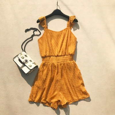 Nyári rövid női jumpsuit rózsaszín, sárga, fehér és fekete pántokkal