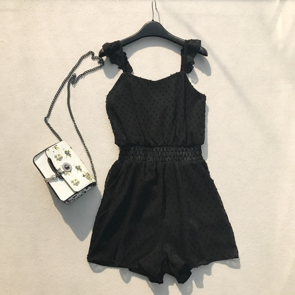 Nyári rövid női jumpsuit rózsaszín, sárga, fehér és fekete pántokkal