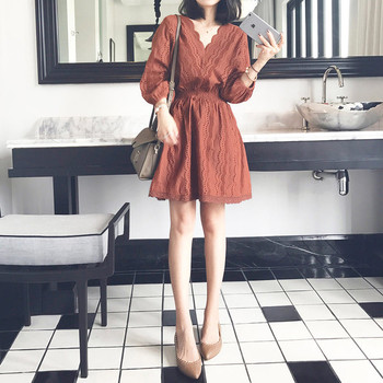 Καλοκαιρινό φόρεμα με δαντέλα και μακριά μανίκια σε δύο χρώματα