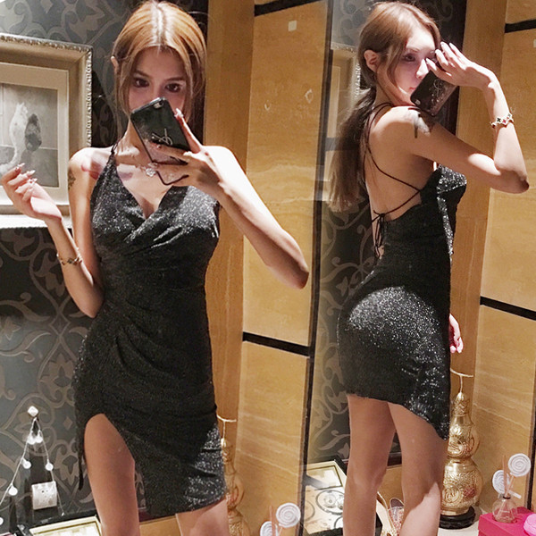 Elegáns, fényes női ruha látványos hátrésszel