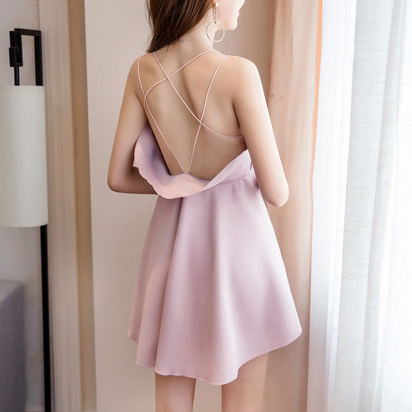 Rochie blândă scurtă de damă, de culoare roz, cu spatele gol