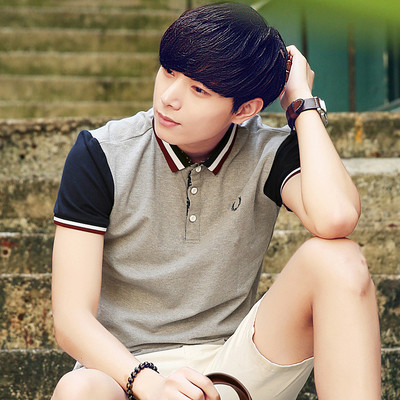 Ανδρικό μπλουζάκι με κοντό μανίκι σε δύο μοντέλα και σε διαφορετικά χρώματα