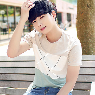 Ανδρικό μπλουζάκι με κοντό μανίκι σε δύο μοντέλα και σε διαφορετικά χρώματα