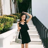 Κομψό μαύρο γυναικείο φόρεμακατάλληλο για τη καθημερινή ζωή