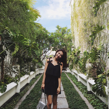 Κομψό μαύρο γυναικείο φόρεμακατάλληλο για τη καθημερινή ζωή