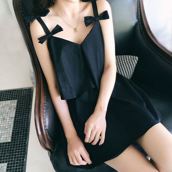 Κομψό μαύρο γυναικείο φόρεμακατάλληλο για τη καθημερινή ζωή