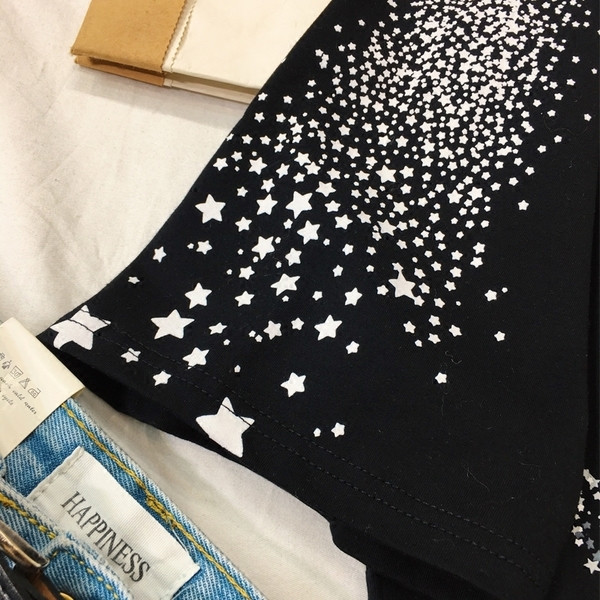 Női széles póló 3/4-es ujjal és mintával