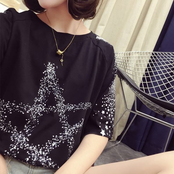 Női széles póló 3/4-es ujjal és mintával