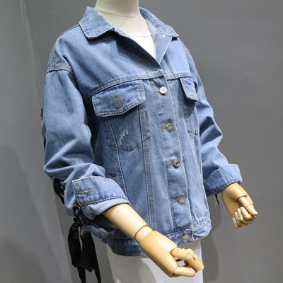 Μοντέρνο γυναικείο μπουφάν με σταυροί δεσμούς και κορδέλες