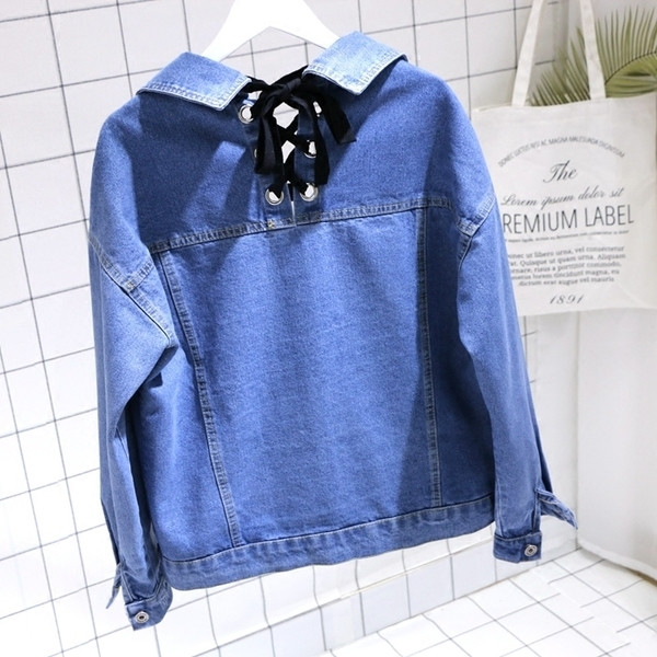 Спортно-ежедневно дамско дънково яке с кръстосани връзки на гърба 