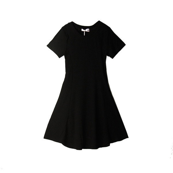 Απλό γυναικείο φόρεμα με κοντό μανίκι κατάλληλο για τη καθημερινή ζωή