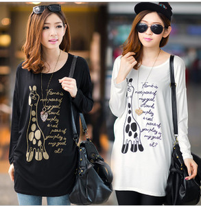 Γυναικεία μπλούζα σε μαύρο και άσπρο με διαφορετικές εκτυπώσεις