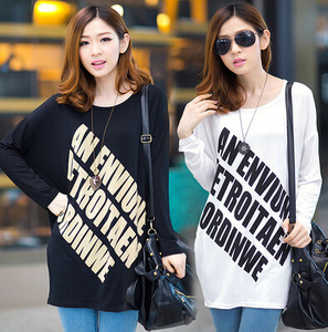 Γυναικεία μπλούζα σε μαύρο και άσπρο με διαφορετικές εκτυπώσεις