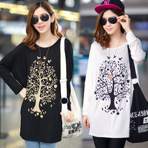 Γυναικεία μπλούζα σε μαύρο και άσπρο με διαφορετικές εκτυπώσεις