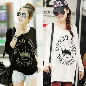 Γυναικεία μπλούζα σε μαύρο και άσπρο με διαφορετικές εκτυπώσεις