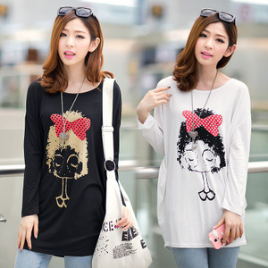 Γυναικεία μπλούζα σε μαύρο και άσπρο με διαφορετικές εκτυπώσεις