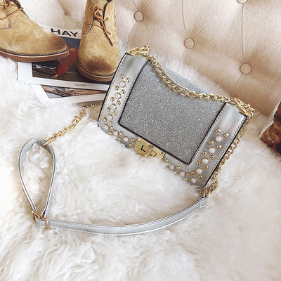 Mini geantă de mână strălucitoare în negru cu decor cu pietre