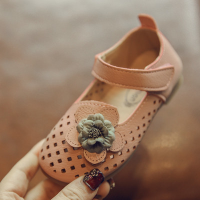 Sandale casual pentru copii cu motiv floral pentru fete model inchis in alb si roz