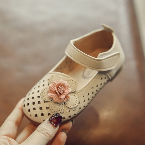 Sandale casual pentru copii cu motiv floral pentru fete model inchis in alb si roz